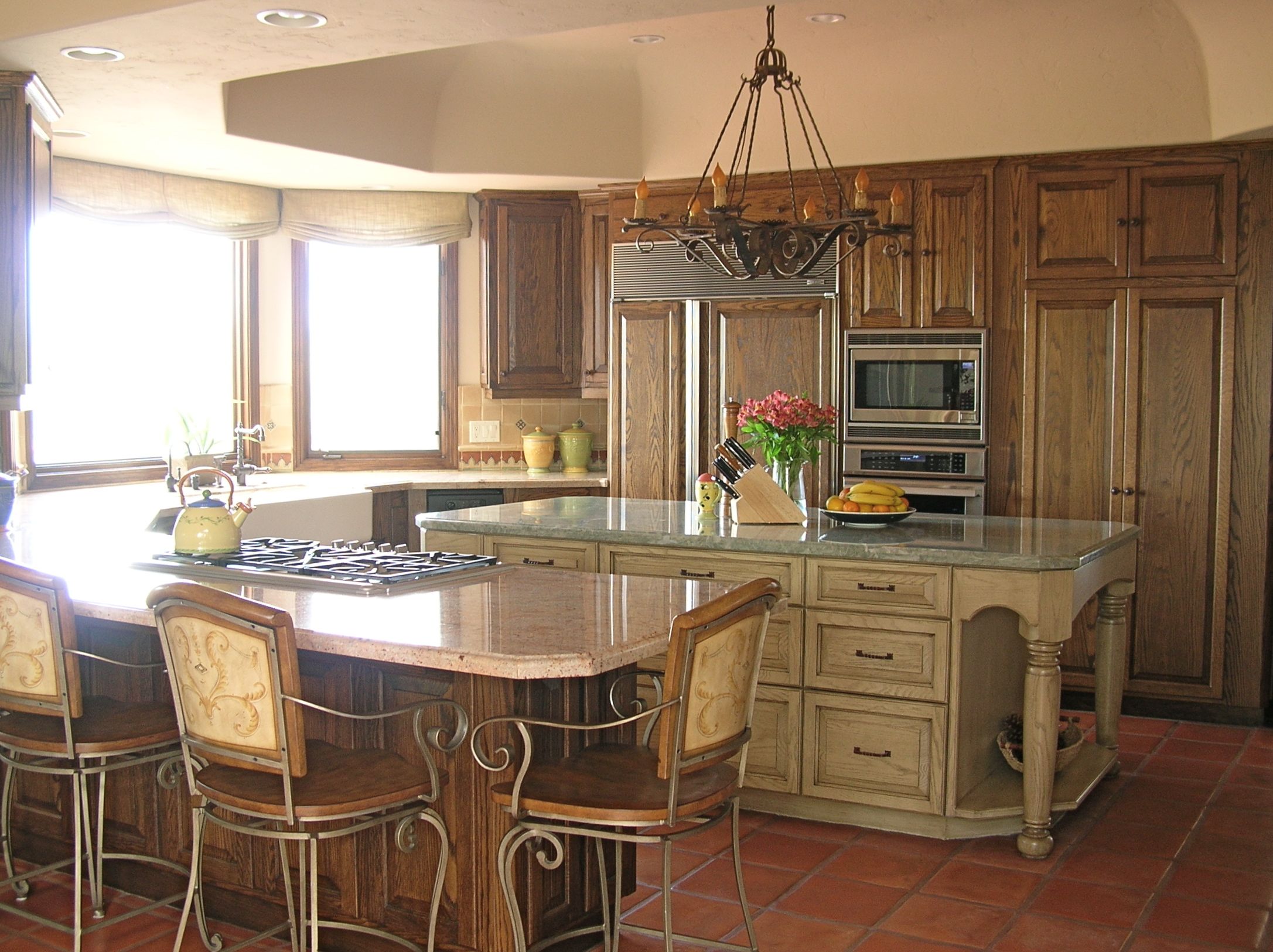 remodeled_kitchen_with_coved_ceiling_island_dining_peninsula_and_antique_chandelier_3